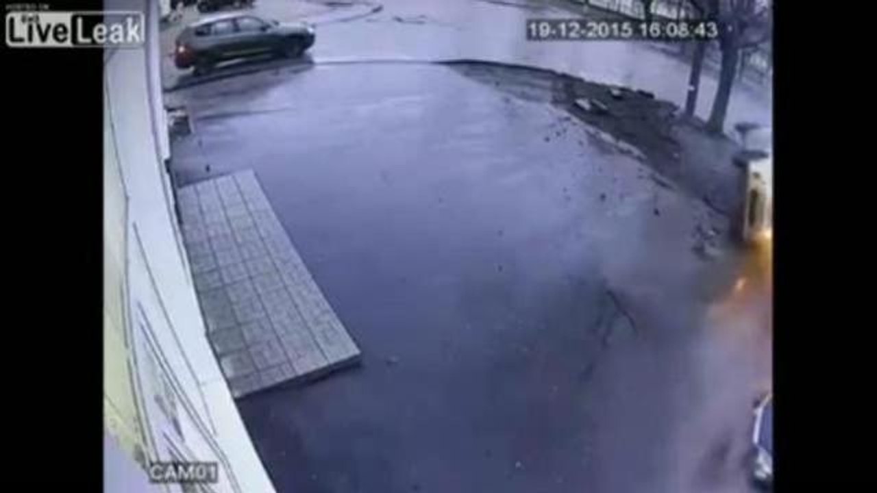 Russia, arriva l'auto volante: si salvi chi può