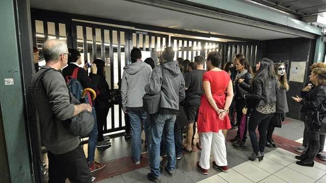Sciopero bus e metro a Roma, caos alla stazione Termini