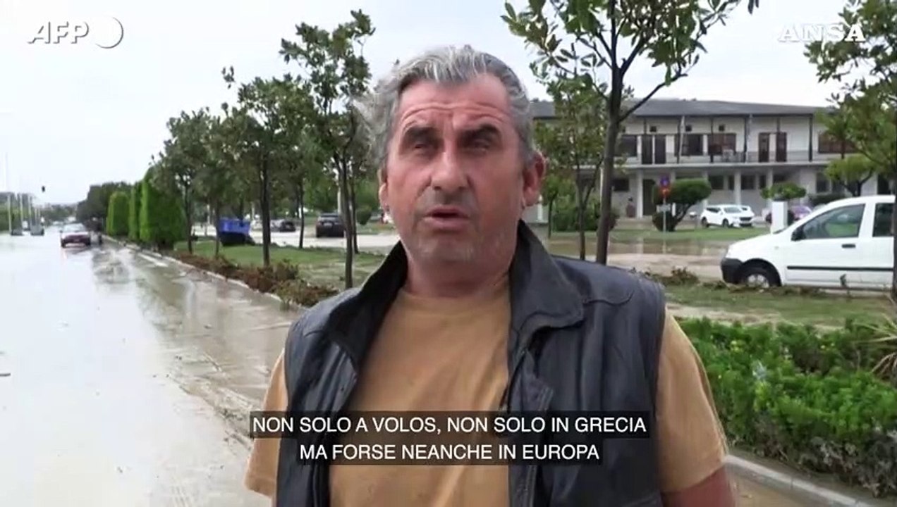 Maltempo in Grecia: due morti, strade allagate e auto bloccate dal fango