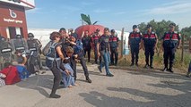 İzmir'de direniş eylemi yapan işçilere sert polis müdahalesi