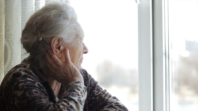 Alzheimer’s Society warns of hot weather for people with dementia in Manchester & gives tips on how to help them keep cool during the heatwave