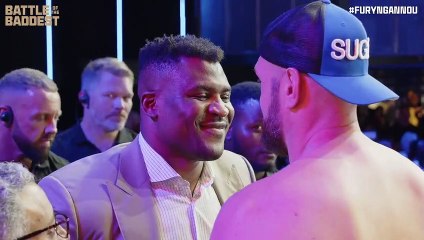 Скачать видео: TYSON FURY VS. FRANCIS NGANNOU : Le face à face ultra chaud en MMA