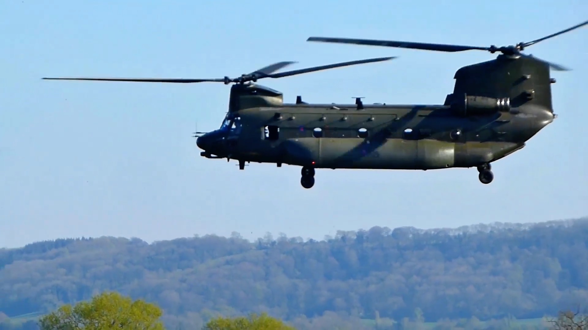 South Thanet MP calls for economic channel migrants to be helicoptered ...