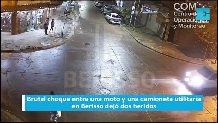 Brutal choque entre una moto y una camioneta utilitaria en Berisso dejó dos heridos