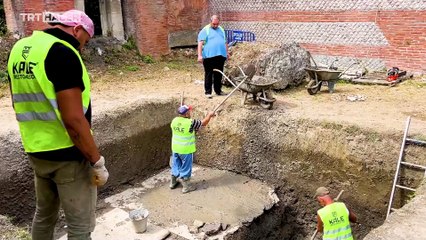 Tarihi Bedesten'de yapılan kazılarda 1800 yıllık 'su perisi heykeli' bulundu