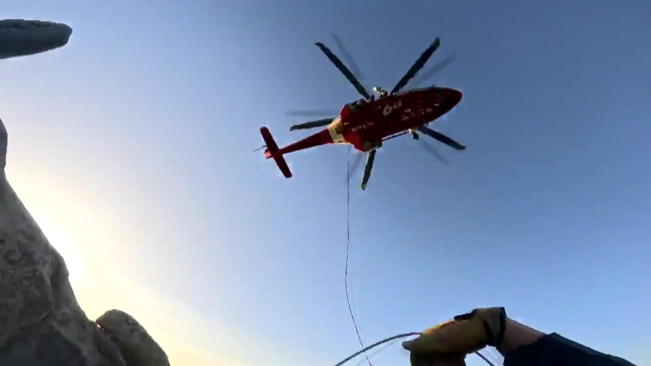 부산 금정산 정상 등산객 발목 부상...헬기로 구조 / YTN