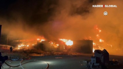 Manisa'da geri dönüşüm fabrikasında korkutan yangın