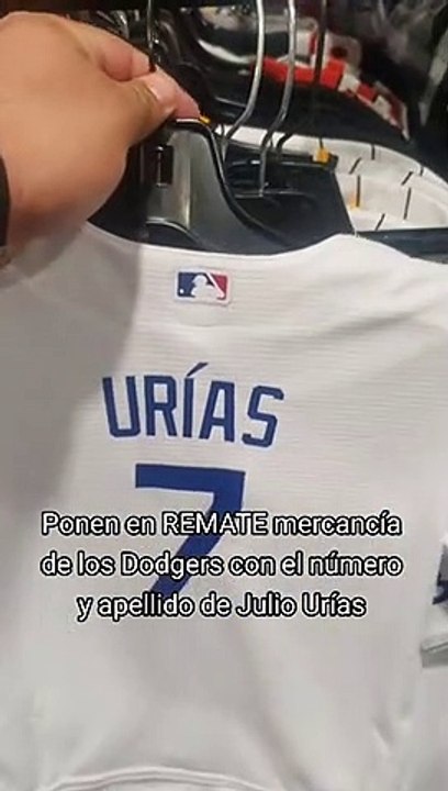 ¡ADIÓS, URÍAS! Tiendas oficiales REMATAN mercancía de Julio Urías