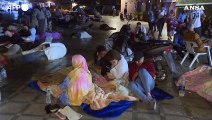 Terremoto in Marocco, a Marrakech la gente passa la notte in strada