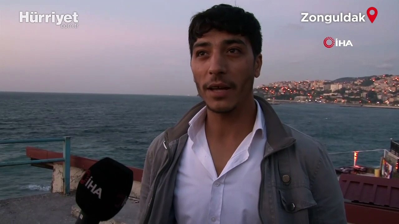 Gece vakti sokakta söylediği şarkıyla viral oldu