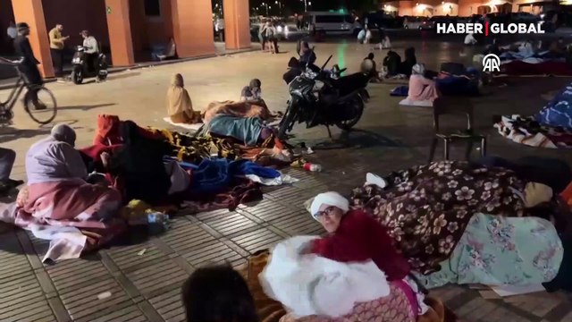 Faslılar 7 büyüklüğündeki depremin ardından sokaklara döküldü