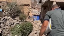 Damnificados por el terremoto en Marruecos pasean por sus vecindarios destruidos