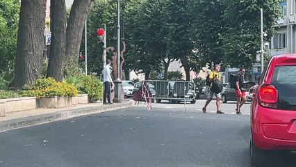 Cordoli anche in via Cesare Battisti