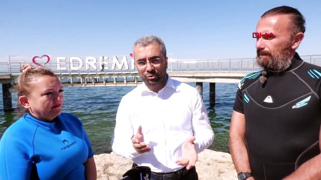 Ressam Çağdaş İlim, Van Gölü'ne dikkati çekmek amacıyla su altında resim çizdi