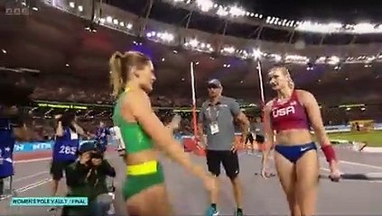"Un Moment Historique : Médaille d'Or Partagée par Nina Kennedy et Katie Moon au Saut à la Perche Mondial" ✨