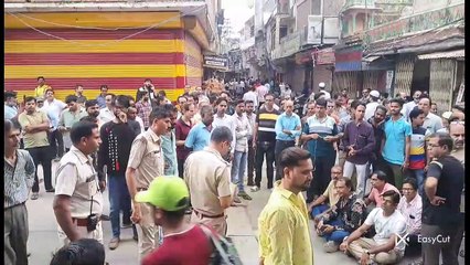 विरोध के बाद दोबारा टॉयलेट बनाने का काम किया शुरू