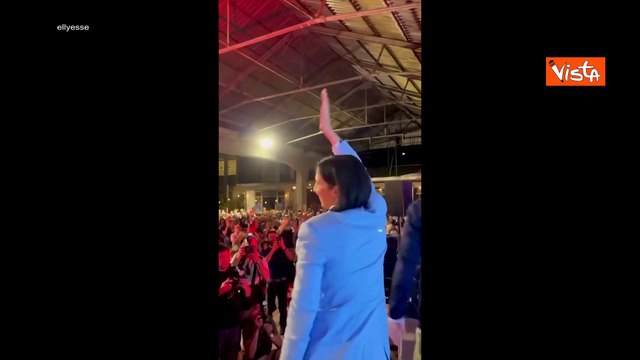Elly, Elly , Schlein sale sul palco della Festa dell'Unit? di Milano tra gli applausi