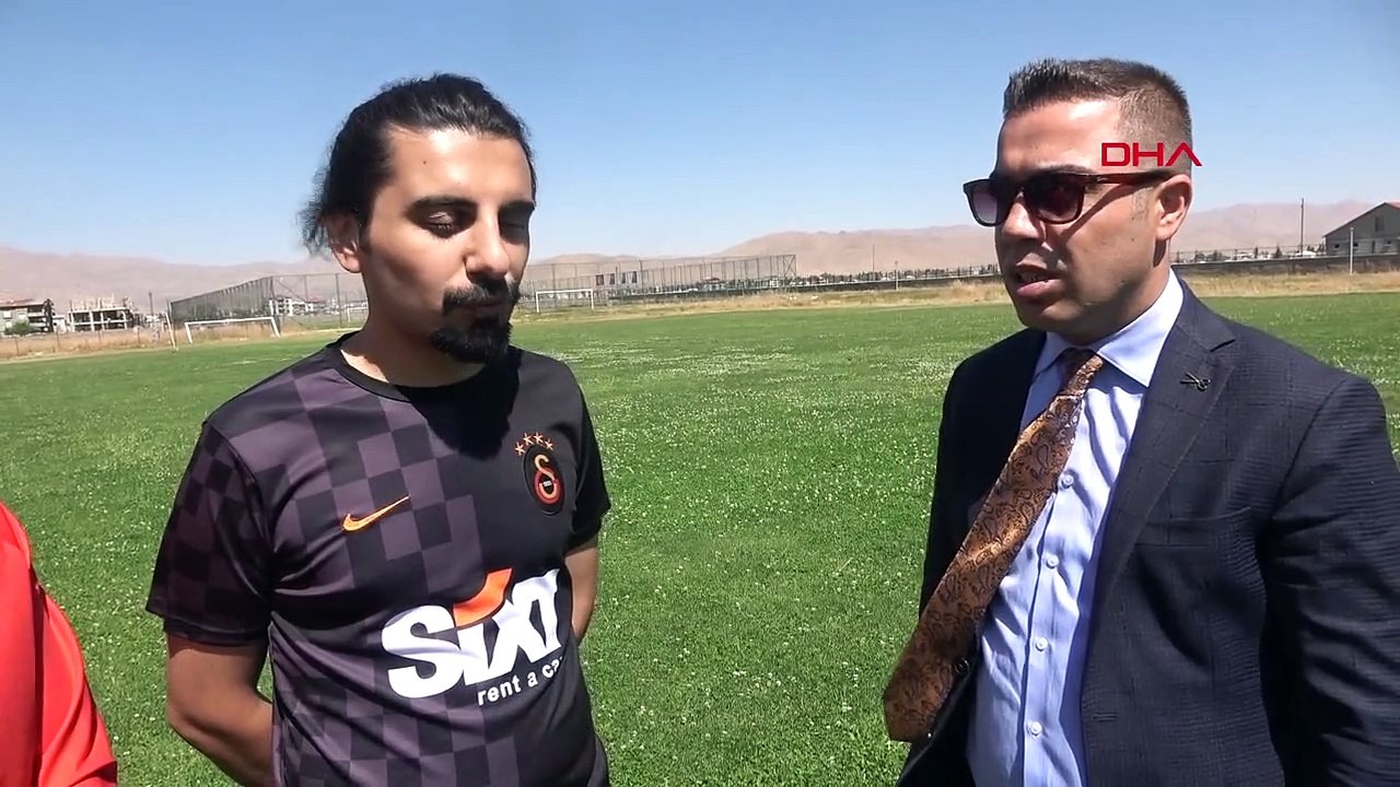 Görme Engelli Genç Futbolcu Feyzullah Ayğan, Milli Takım Hayali İçin Antrenman Yapıyor