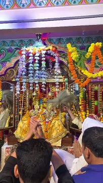 पालने में झूले नंदलाल, दही हांडी सिर पर रख महिलाओं ने किया नृत्य