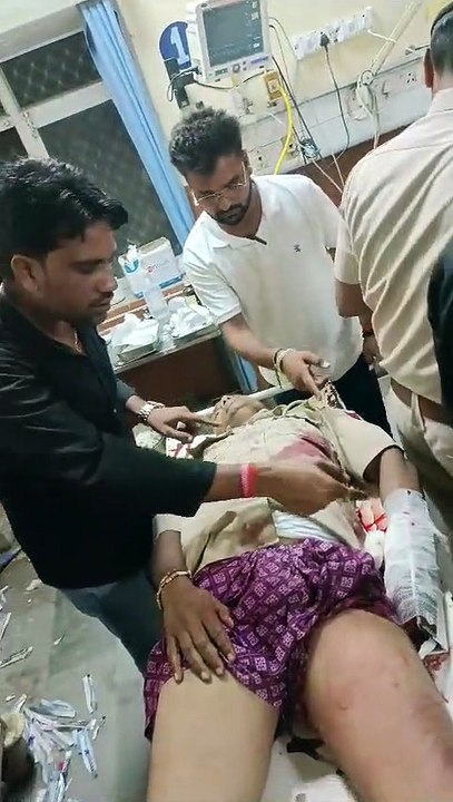 ट्रक की टक्कर से सदर थाने की कार चकनाचूर, एएसआई...