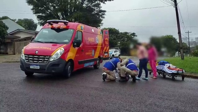 Homem fica ferido ao cair de moto na Rua Visconde do Rio Branco no Claudete