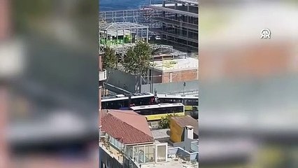 İETT otobüsü, tramvaya çarptı