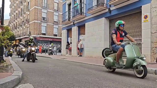 Encuentro de motocicletas y ciclomotores clásicos en las Fiestas de Valladolid 2023