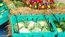Funeral de agricultor na Cornualha com caixão cheio de vegetais e legumes