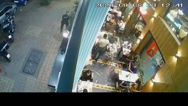 Morocco earthquake as captured by surveillance cameras. هروب الناس من المطاعم والاسواق الكبرى /كامرة مراقبة
