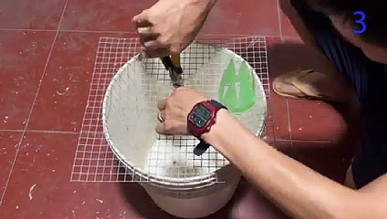 Homemade mousetrap with plastic paint containers   Best mouse trap