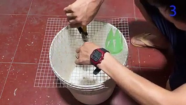 Homemade mousetrap with plastic paint containers Best mouse trap