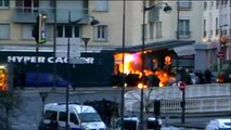 Porte de Vincennes, la polizia si apre la strada con una bomba