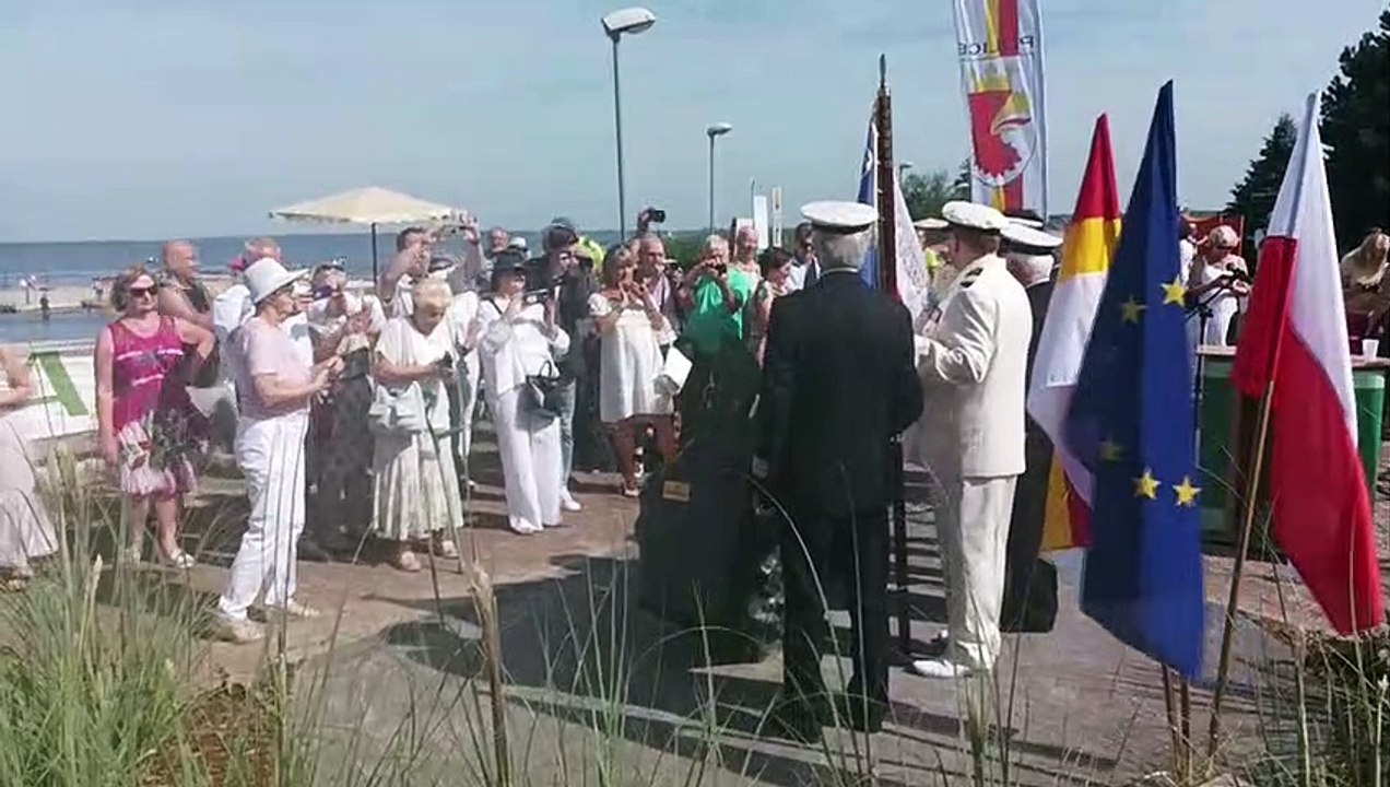 Nad zalewem w Trzebieży stanął pomnik Aleksandra Doby