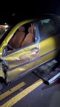 Duas pessoas ficam feridas após colisão entre dois carros na rodovia PR-364