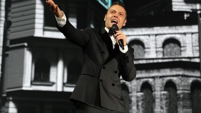 Stop al tour per Tiziano Ferro: «Mi piange il cuore, ma ho avuto un crollo»