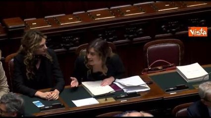 La Boschi serena e sorridente in Aula durante la mozione di sfiducia