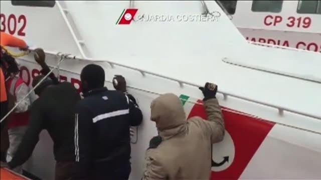 Naufragio nel canale di Sicilia: sono oltre 300 i morti