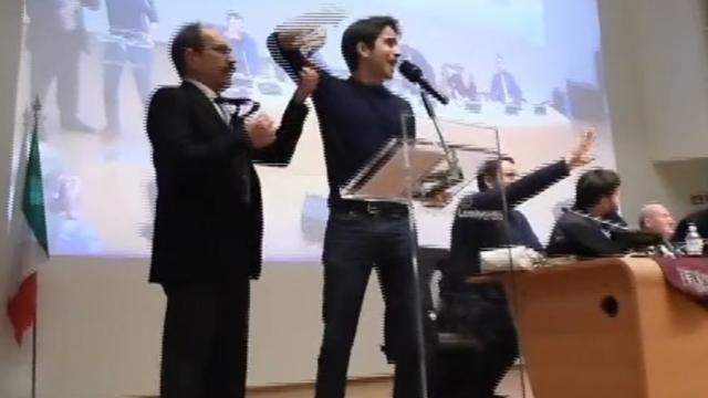 Convegno su famiglia, studente gay fa domanda: contestato e portato via
