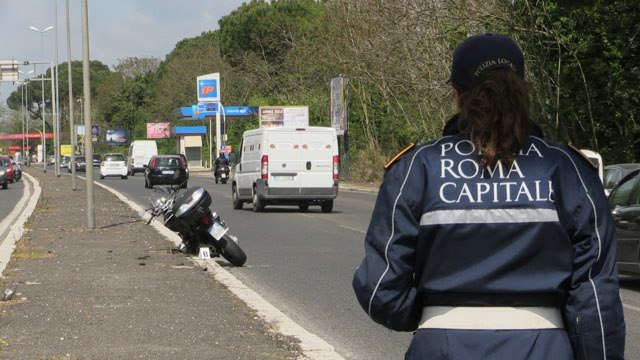 Olimpica: sbanda con lo scooter, muore 54enne