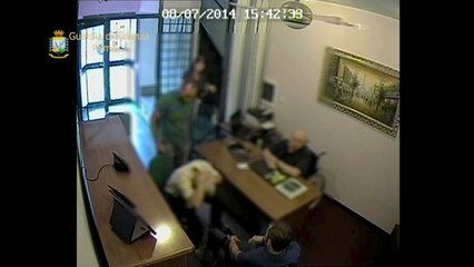 Truffa milionaria sul web Il «pestaggio» di un complice