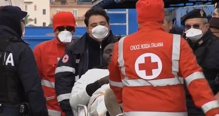 L'arrivo dei migranti a Porto Empedocle
