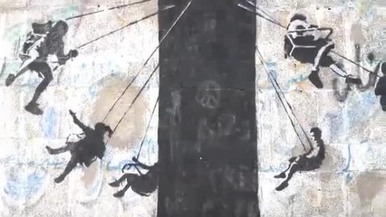 Banksy a Gaza, graffiti tra le macerie