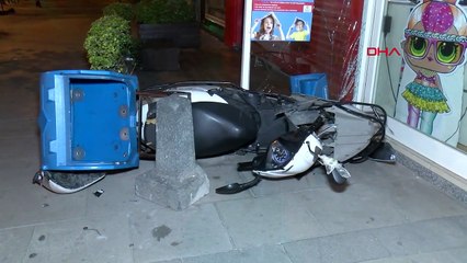 KARTAL'da taksi ile motosiklet çarpıştı: 2 kişi ağır yaralandı