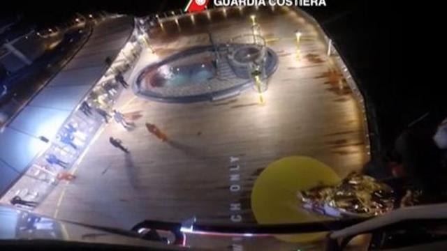 Salvataggio su una nave da crociera: donna incinta soccorsa in elicottero