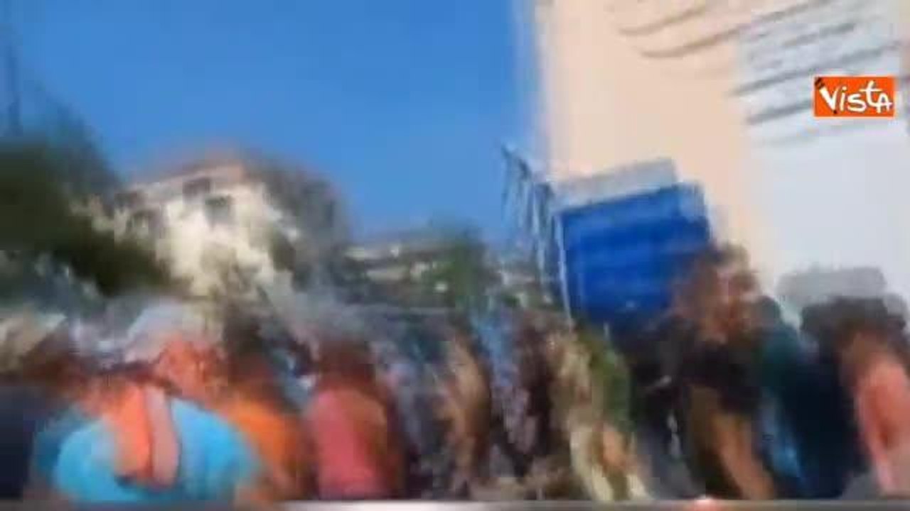 Lesbo: scontri tra rifugiati siriani e polizia greca