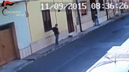 Brindisi: topi d'appartamento traditi dalle telecamere