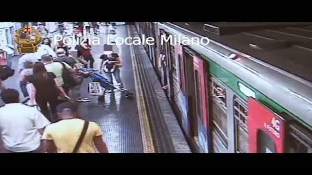 Borseggi sul metrò di Milano, in azione una banda di sole donne