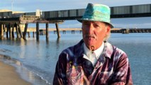 Former cabaret singer “Pelican Bob” entertains locals in North Qld town