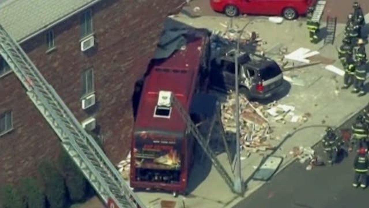 Usa, autobus si schianta nel Queens: 7 feriti