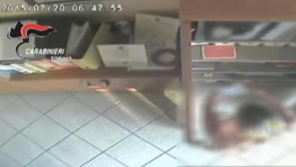 Torino: rubava ticket restaurant in un ufficio, smascherata